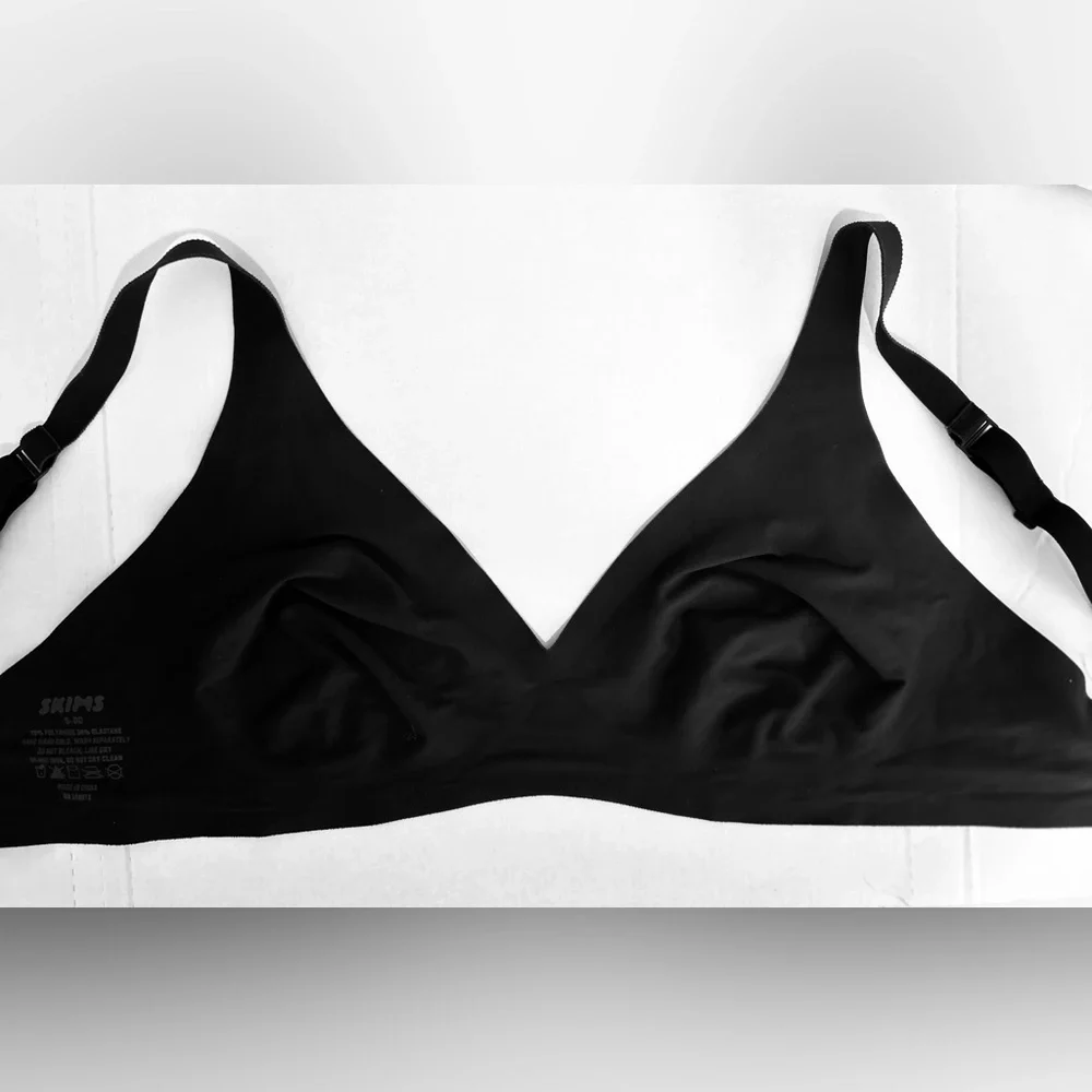 SKIMS‎ Elegant Black V-Neck Bra - Picture 8 of 12